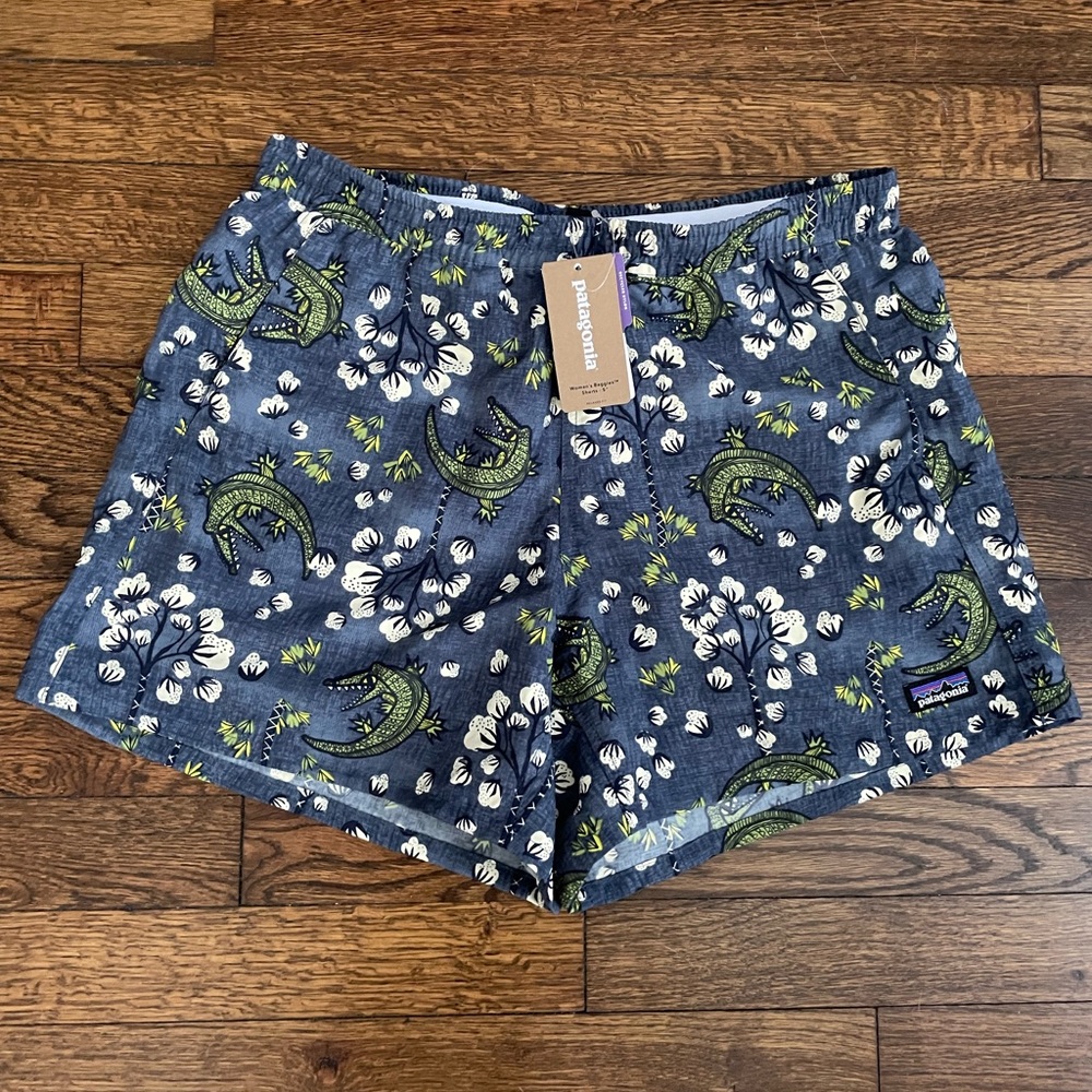 NWT Patagonia 5 inch Baggies Shorts - Cotton Ball Gators in Dolomite Blue